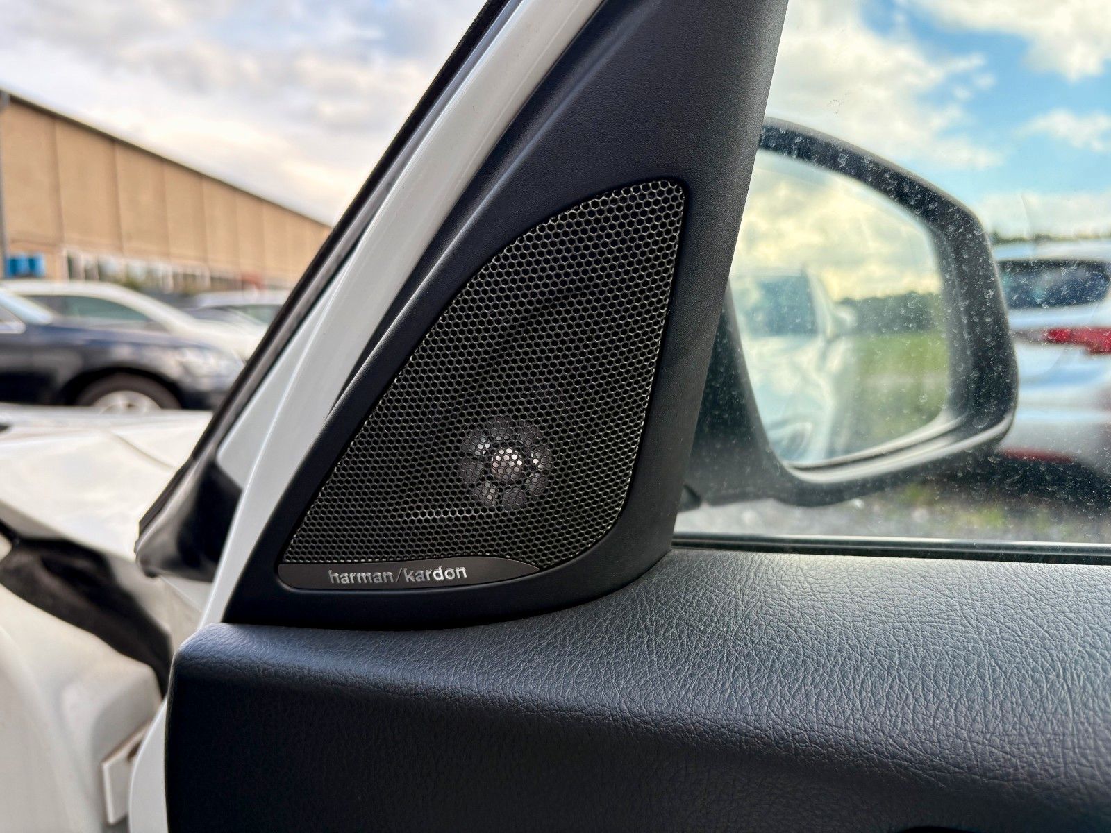 Fahrzeugabbildung BMW 120d 5-Türer URBAN Aut. Navi Xenon Leder SpeedLi
