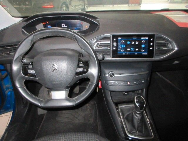 Fahrzeugabbildung Peugeot 308 Active Pack 1.2T LED/NAVI/PDC/ALU/TEMPOMAT
