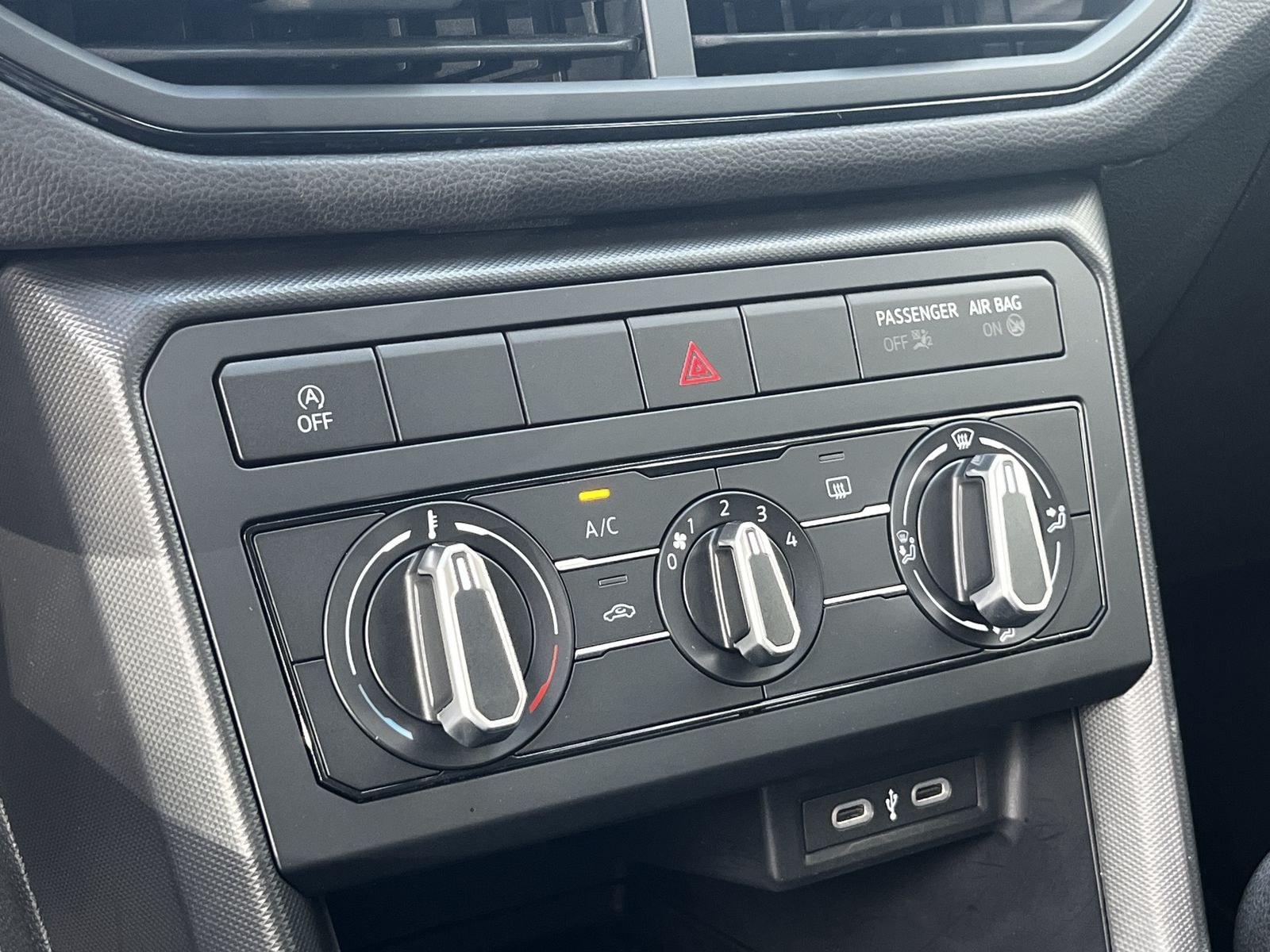 Fahrzeugabbildung Volkswagen T-Cross 1.0 TSI*ViCo*App-Connect*PDC*LED*Temp.**