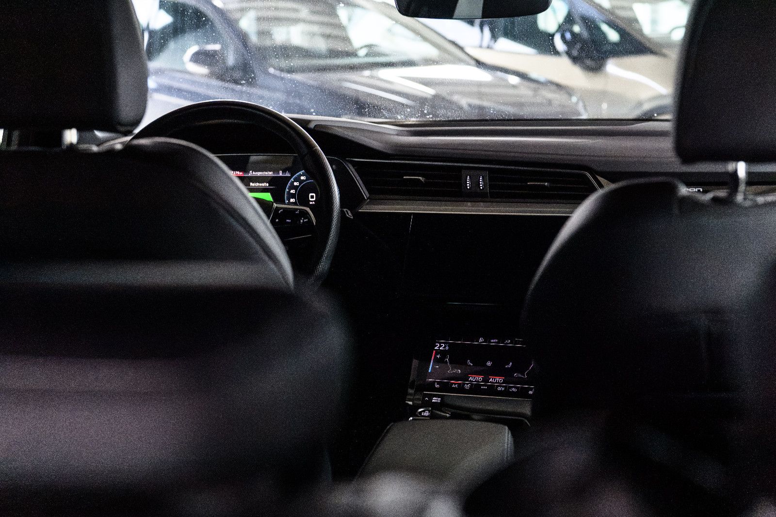 Fahrzeugabbildung Audi e-tron 55 quattro S line NAVI+LED+SZH