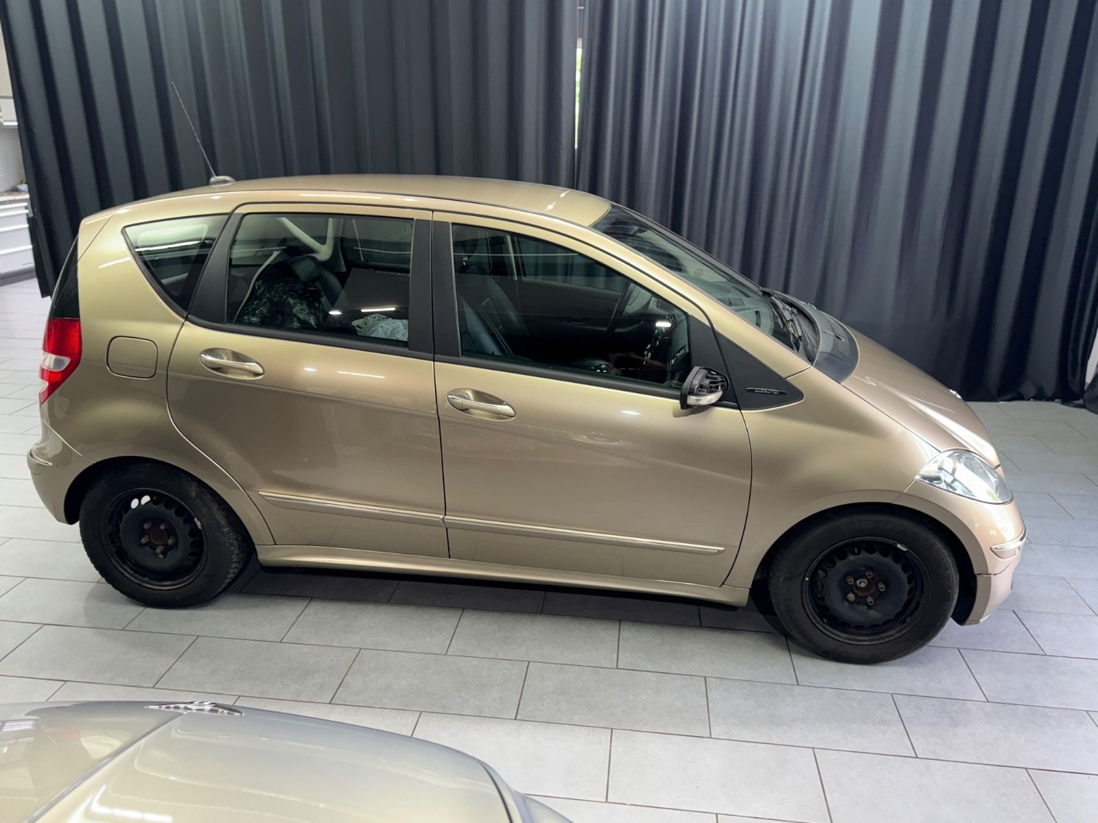 Fahrzeugabbildung Mercedes-Benz A 170|LEDER|TÜV 11/2025