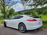 Porsche Panamera 4 - - Porsche Panamera: Weiß