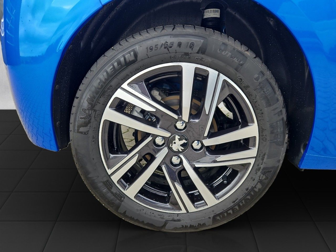 Fahrzeugabbildung Peugeot 208 Allure