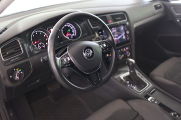 Volkswagen Golf - 10