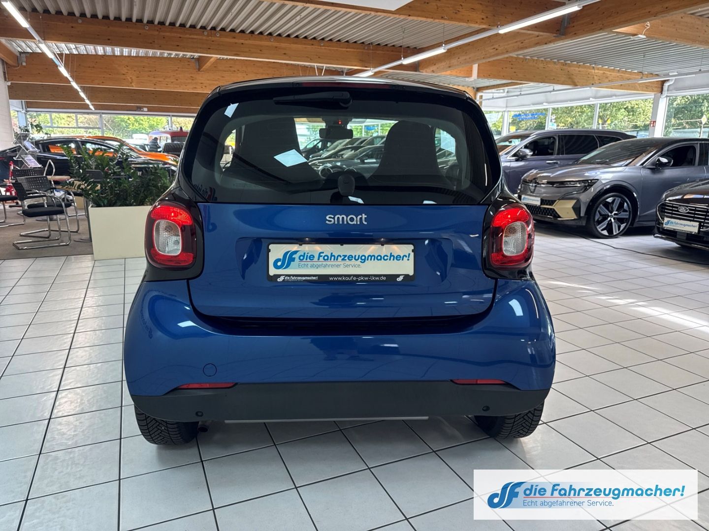 Fahrzeugabbildung Smart fortwo coupe Basis Panorama Klimaautom SHZ Temp