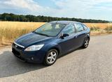 Ford Focus Schrägheck Limosine, dunkelblau metallic - Ford Focus: Blau, Metallic