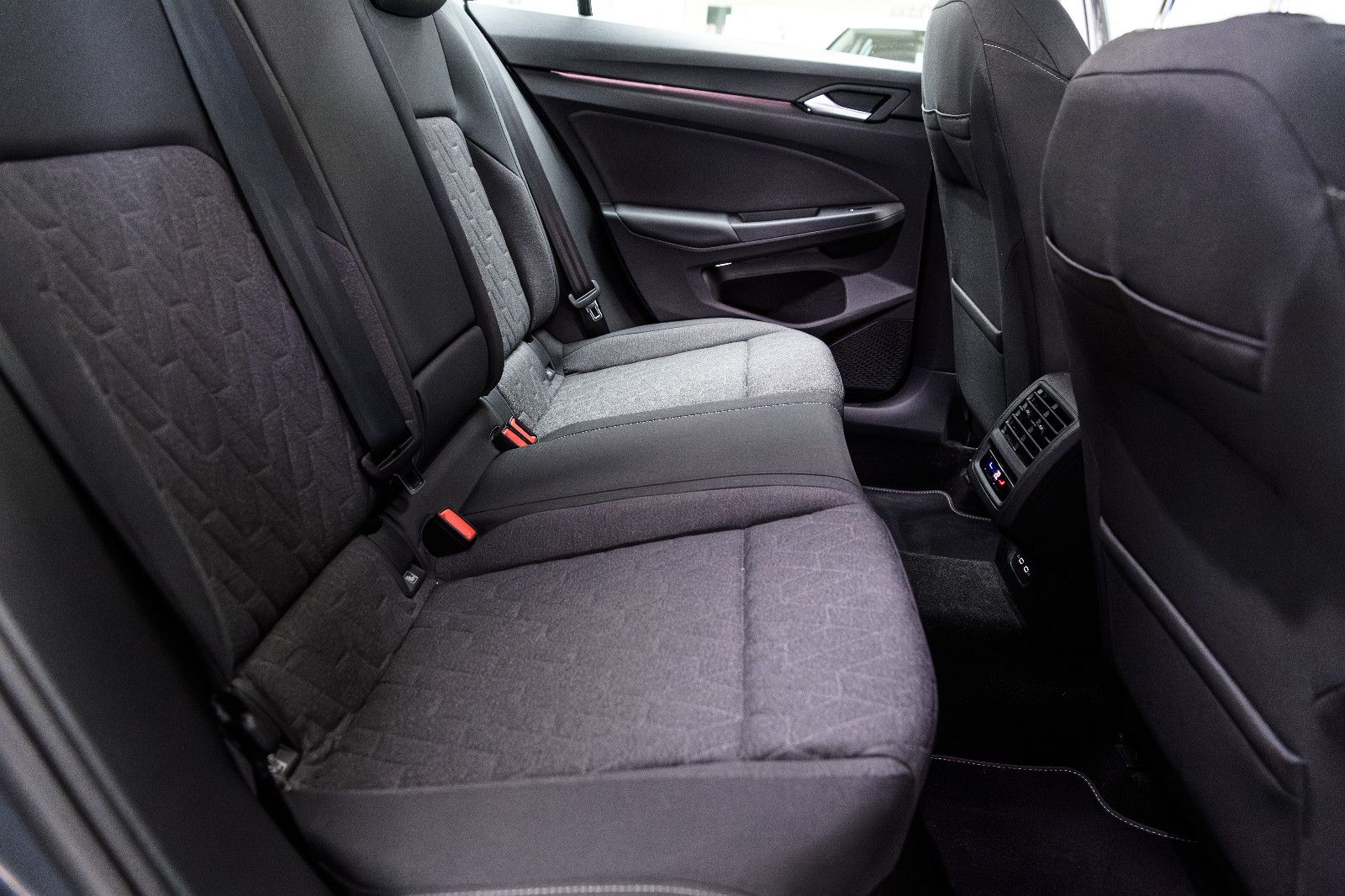 Fahrzeugabbildung Volkswagen Golf VIII. 1.5 TSI 110 kW *+LED+SHZ+ACC+RFK+LHZ