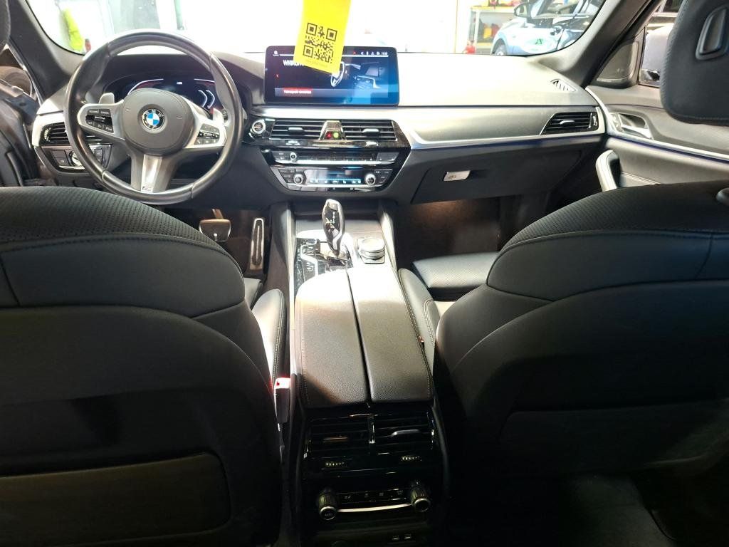 Fahrzeugabbildung BMW 530i M-Sport/INDIVIDUAL/HUD/360°KAMERA/H&K/