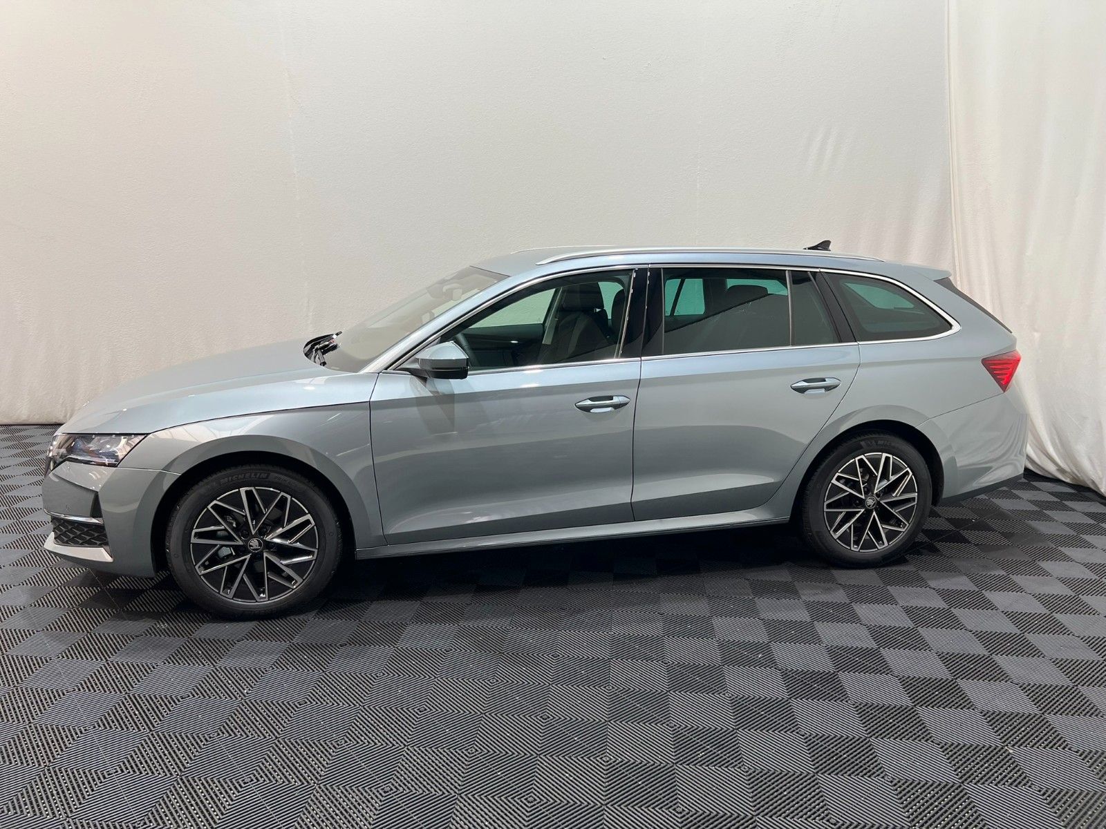 Fahrzeugabbildung SKODA Octavia 2.0 TDI 110kW DSG Selection Combi
