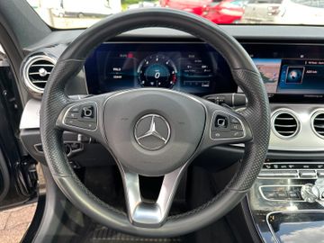 Fahrzeugabbildung Mercedes-Benz E 350 d Lim. 4Matic AMG Line Pano 20"