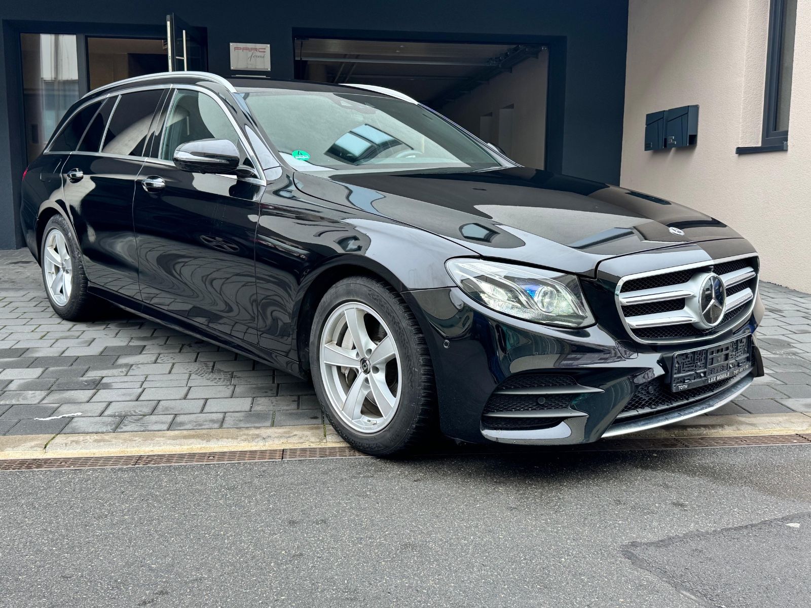 MERCEDES-BENZ E 220 E T-Modell 4Matic AMG Line|BURMESTER|MATRI