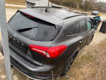 Ford Focus Turnier Active *PANO*NAVI*CARPLAY*TEMP*LED