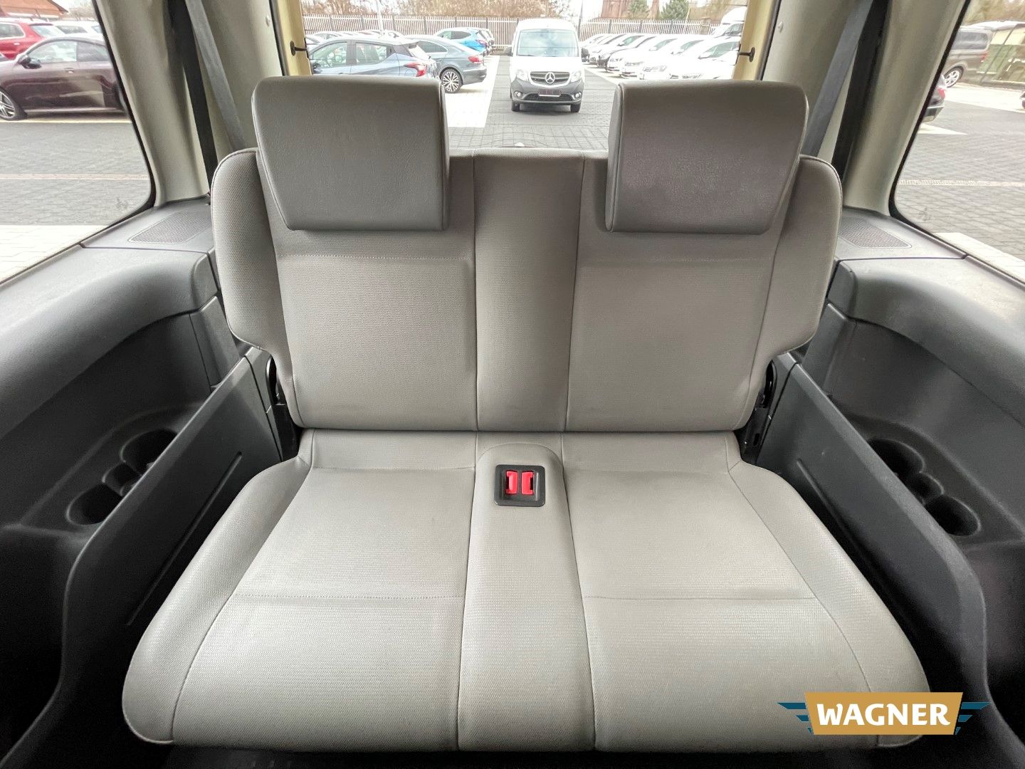 Fahrzeugabbildung Volkswagen Caddy Kombi Maxi Trendline  2.0 TDI 7-Sitzer