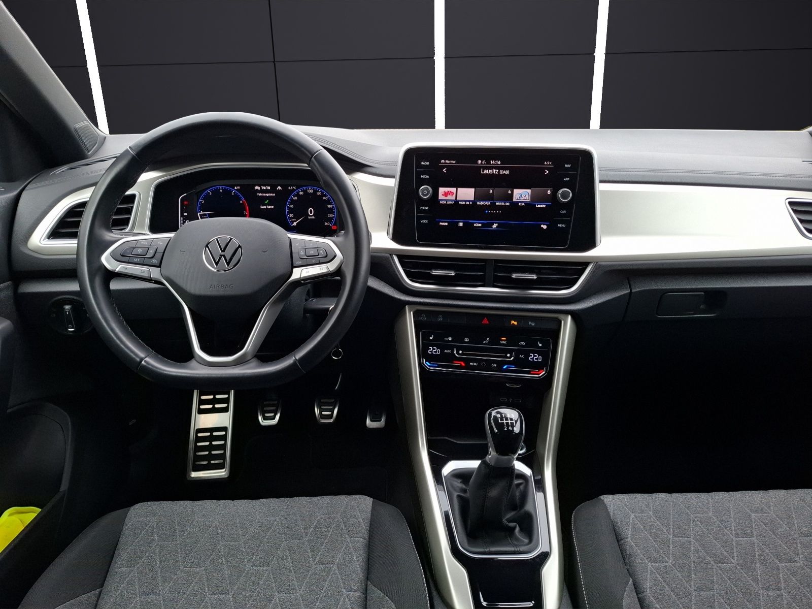 Fahrzeugabbildung Volkswagen T-Roc Move Matrix Navi AID ACC RFK SH LM