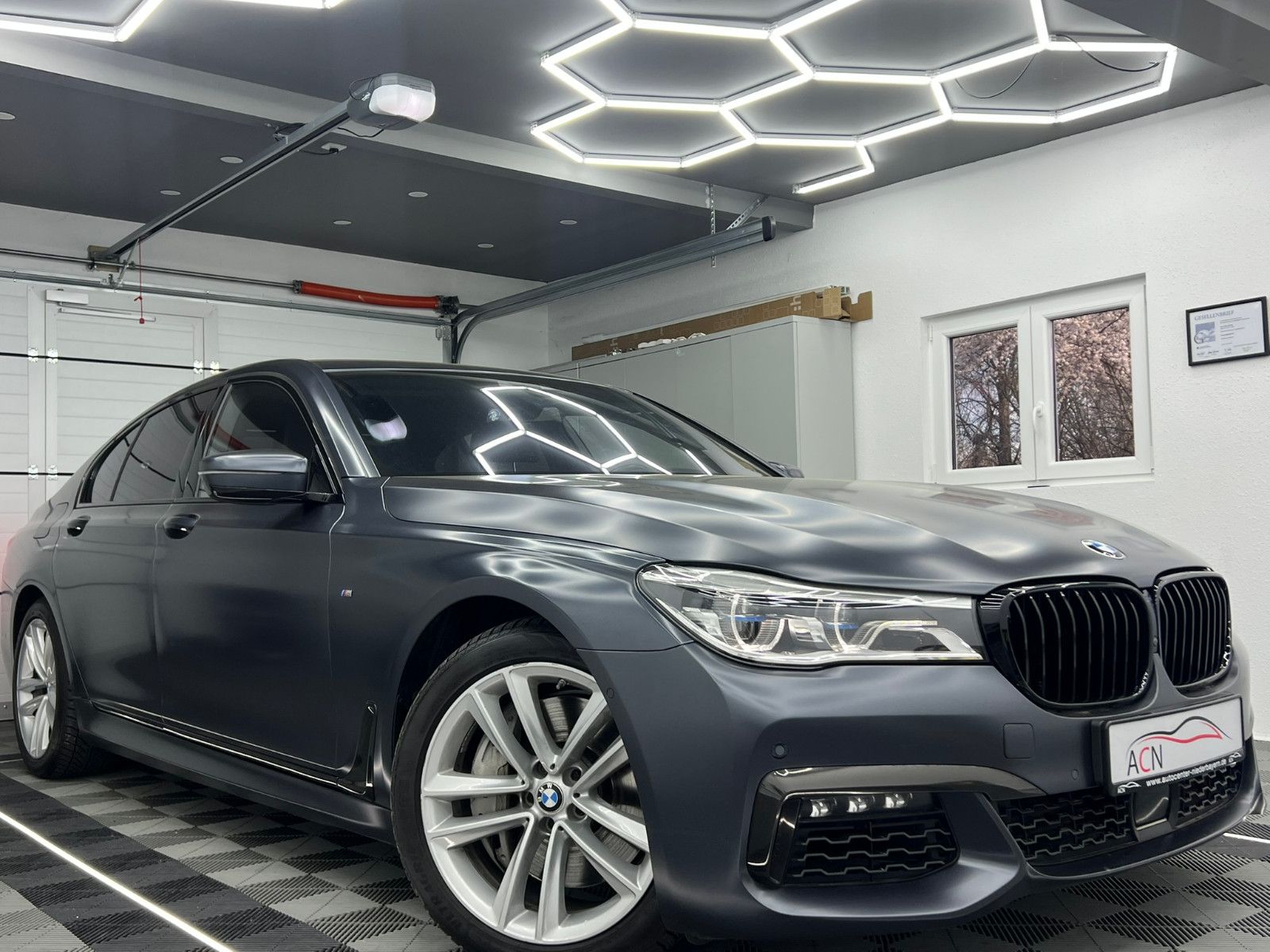 Fahrzeugabbildung BMW 750 d xDrive M SPORT/LASER/EXECUTIVE PRO/FROZEN