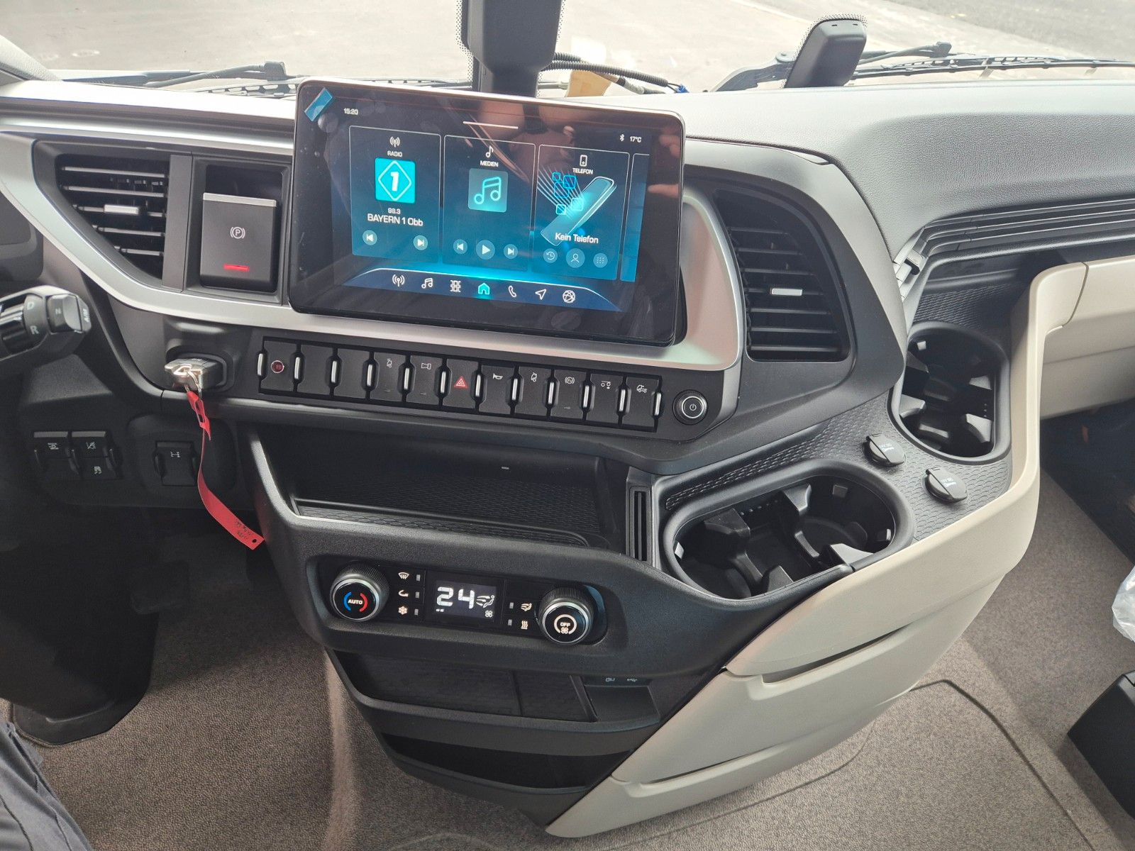 Fahrzeugabbildung Iveco AS280X58Y/ PS ON Hiab FTR18 Funk AHK Bett Cam