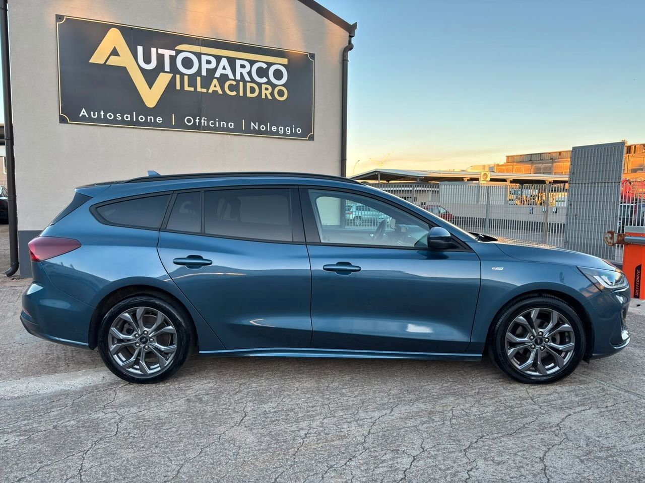 Ford Focus 1.0 EcoBoost Hybrid 125 CV SW ST-Line imagem 3
