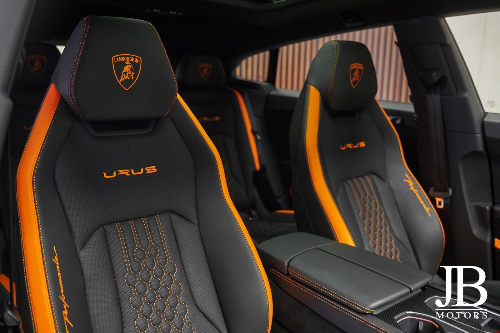 Fahrzeugabbildung Lamborghini Urus Performante Carbon Head-Up Akrapovic