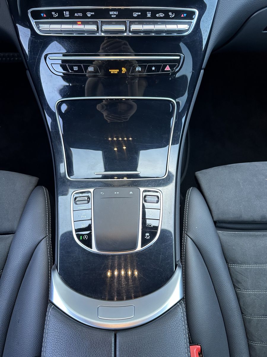 Fahrzeugabbildung Mercedes-Benz GLC 220d 4Matic AMG-Line NAV+LED+AHK+CARPLAY+SHZ
