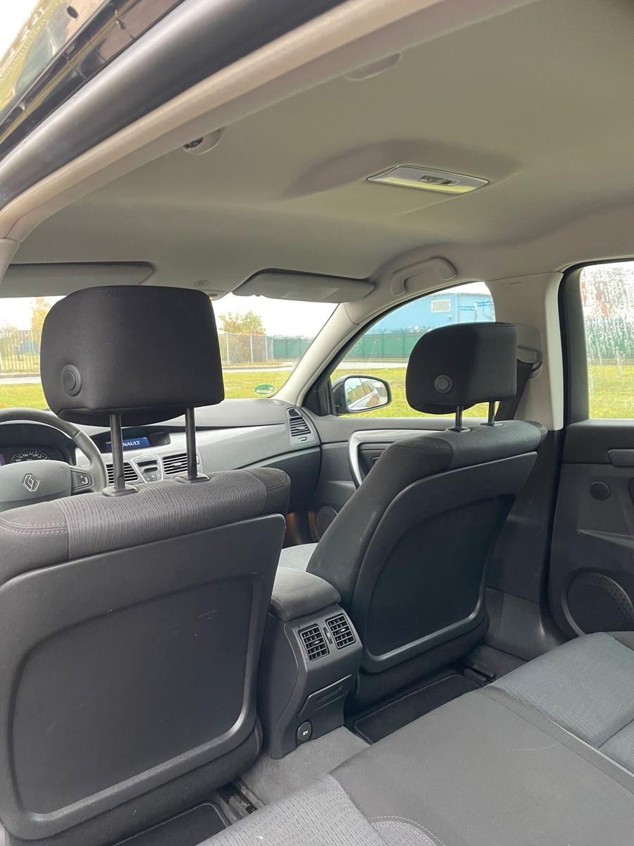 Renault Laguna 2010 — photo 6