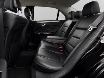 Mercedes E 200 - 12