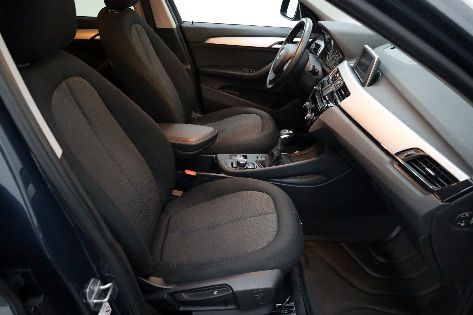 Fahrzeugabbildung BMW X1 xDrive 20i Advantage,PDC,Automatik,Scheckheft