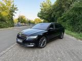 Skoda Superb 2.0 TDI SCR 140kW DSG L&K Combi L&K - Skoda Superb aus 2016 mit Diesel-Antrieb: Kombi, 2.0