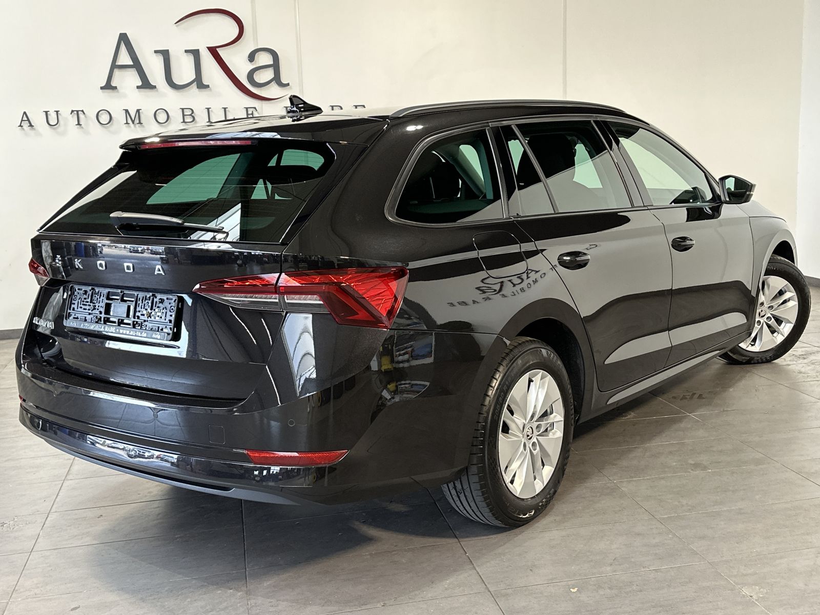 Fahrzeugabbildung SKODA Octavia Combi 2.0 TDI DSG Ambition NAV+LED+ACC