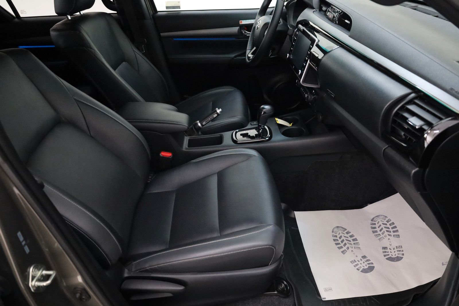 Fahrzeugabbildung Toyota Hilux 2.8 D-4D Invincible,ACC,Rollo,Rollbüg.,AHK