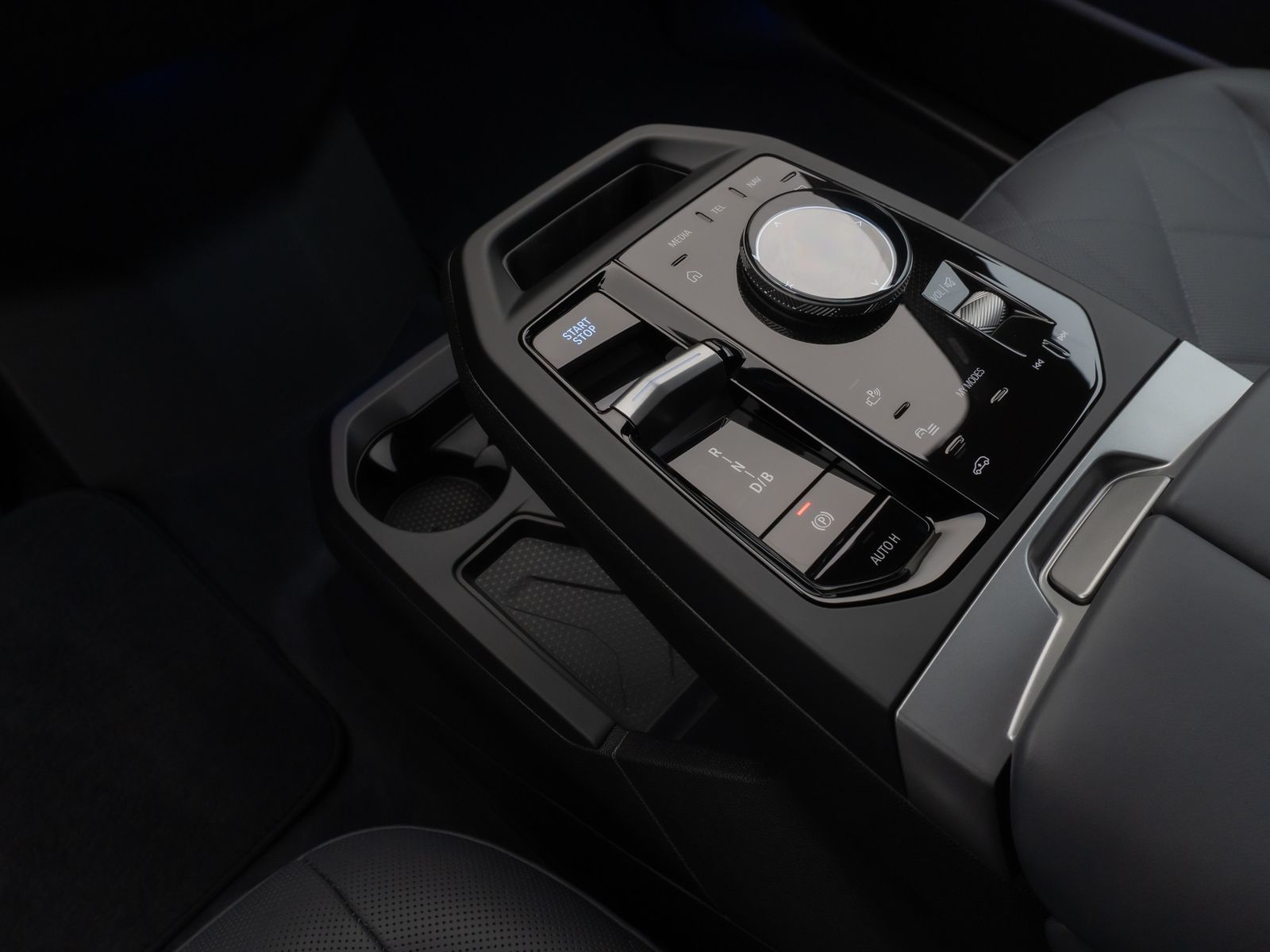 Fahrzeugabbildung BMW iX M60 Panorama 360°Laser B&W SoftCl Massage 22"