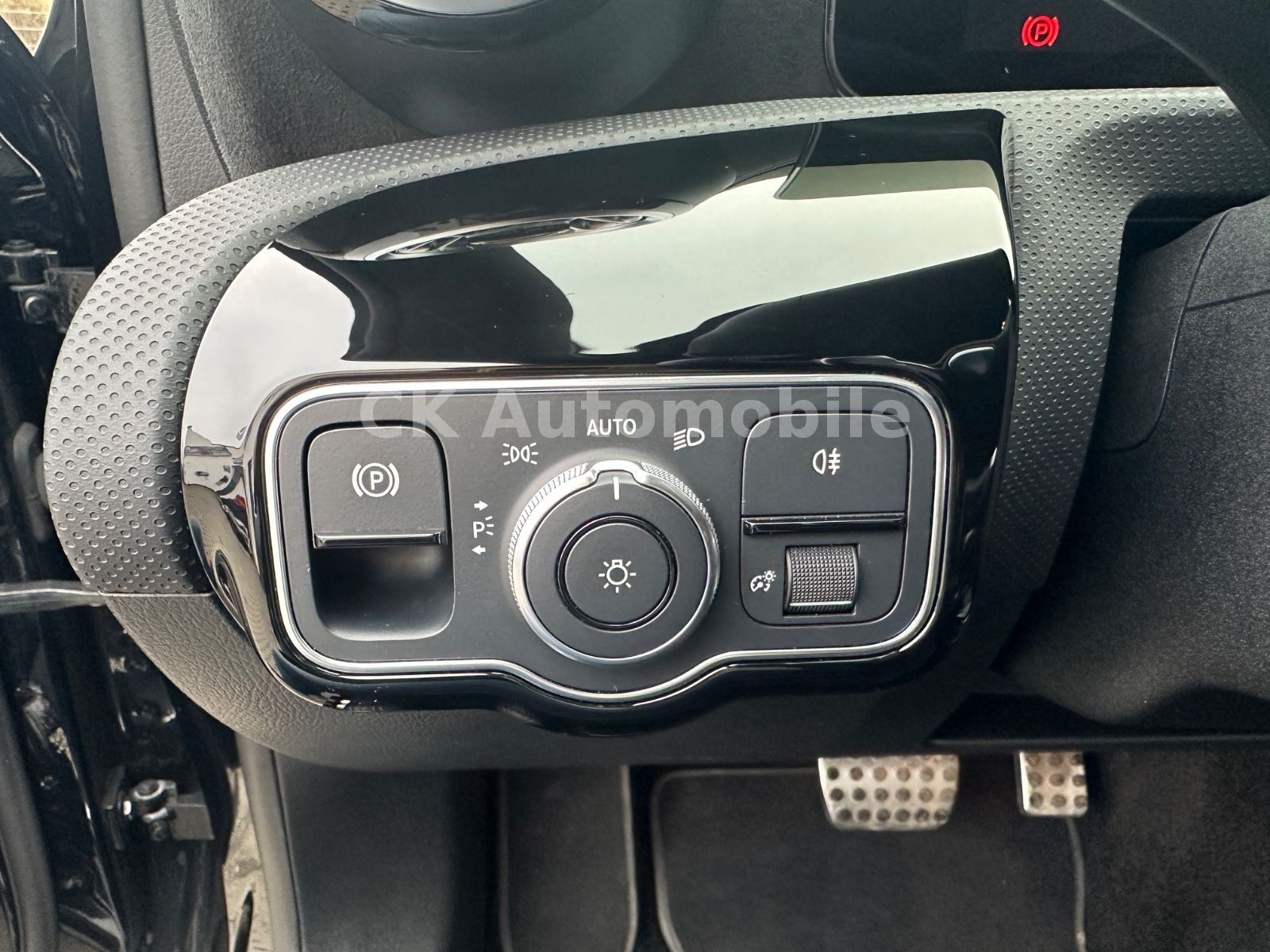 Fahrzeugabbildung Mercedes-Benz A 250e AMG-Line/Night-Paket/Navi/LED/Kamera