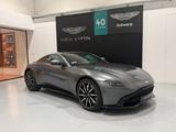 Aston Martin V8 Vantage 4.0 V8 - silberne Aston Martin V8 Vantage