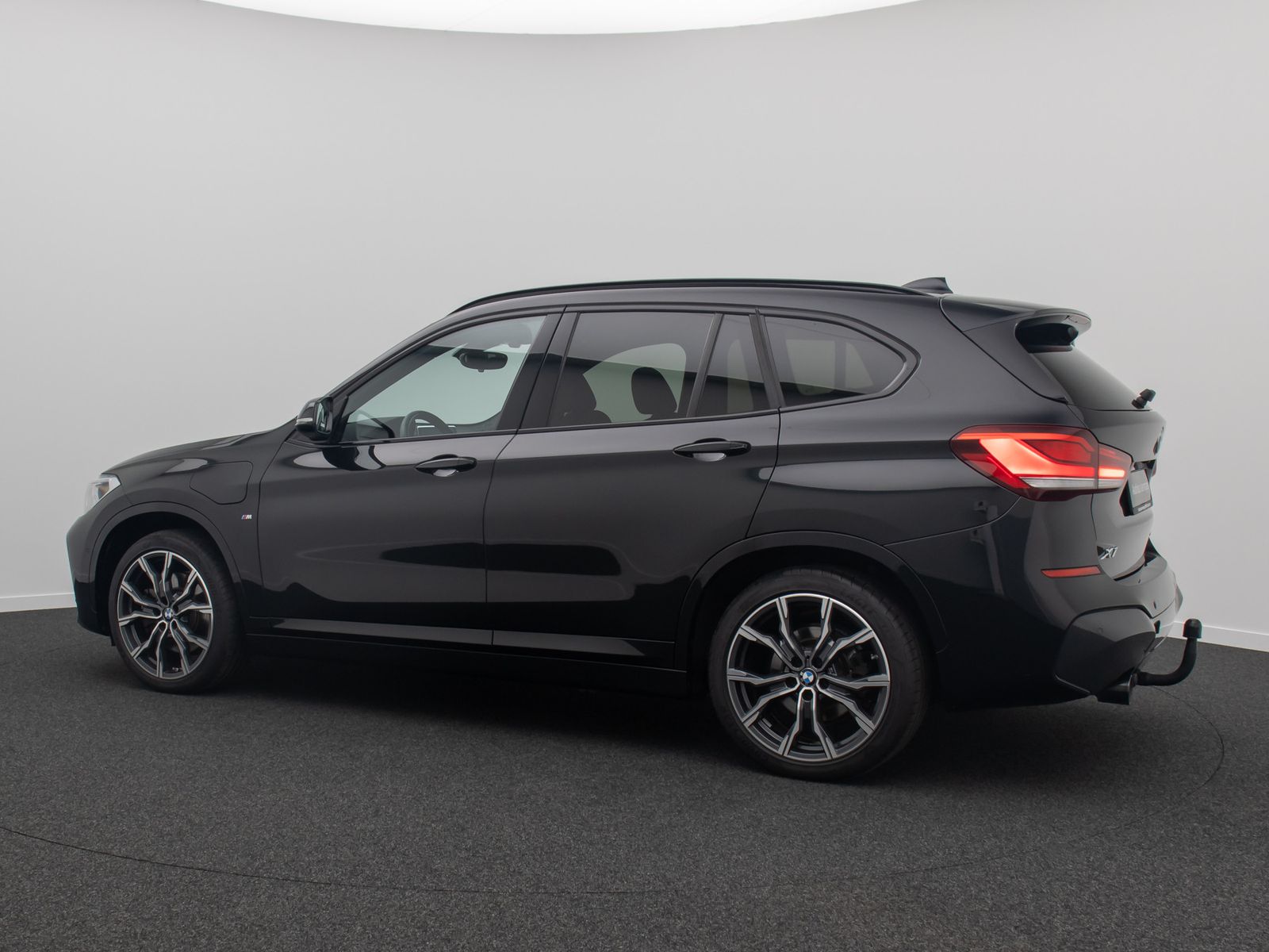 Fahrzeugabbildung BMW X1 xD25e M Sport Kamera AHK DAB Alarm H/K 19Zoll