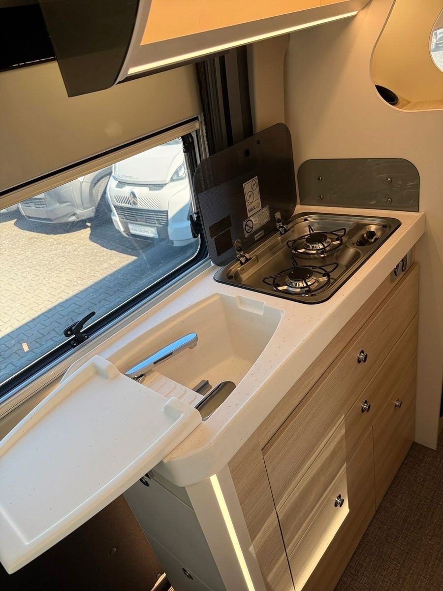 Fahrzeugabbildung Eura Mobil Van V 635 EB Fahrassistenz-, Mondial Plus Paket