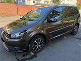 Volkswagen Touran 2.0 TDI DSG Highline SH AHK 8fach bereift - Volkswagen Touran in Aachen