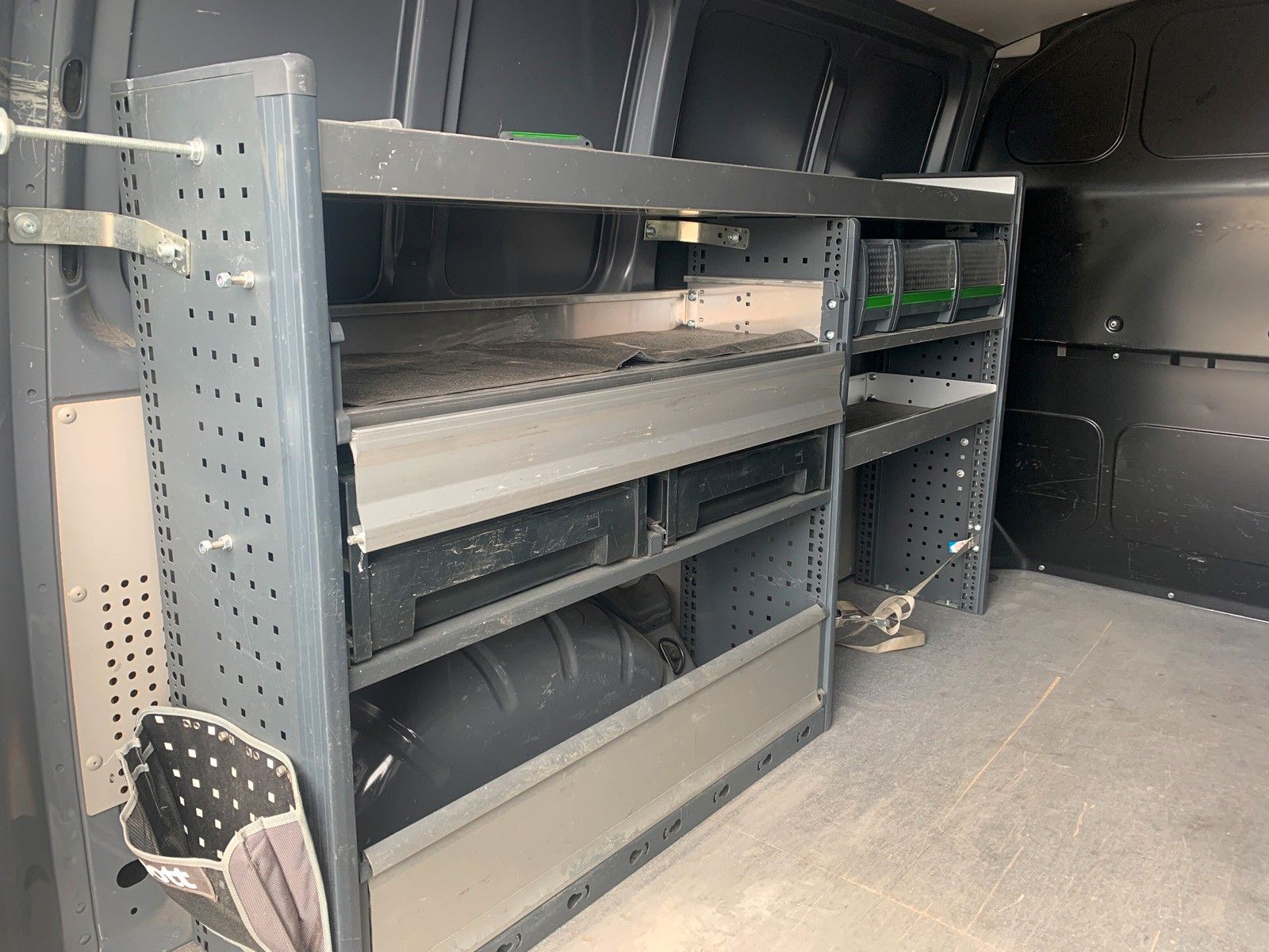 Fahrzeugabbildung Volkswagen T6 Transporter Kasten *Werkbankausbau* *3000mm*