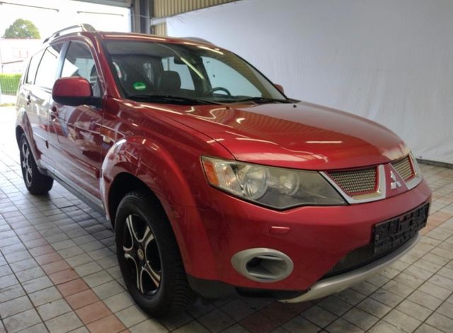 Mitsubishi Outlander 2.2 DI-D Instyle 7 Sitzer Xenon Glasda