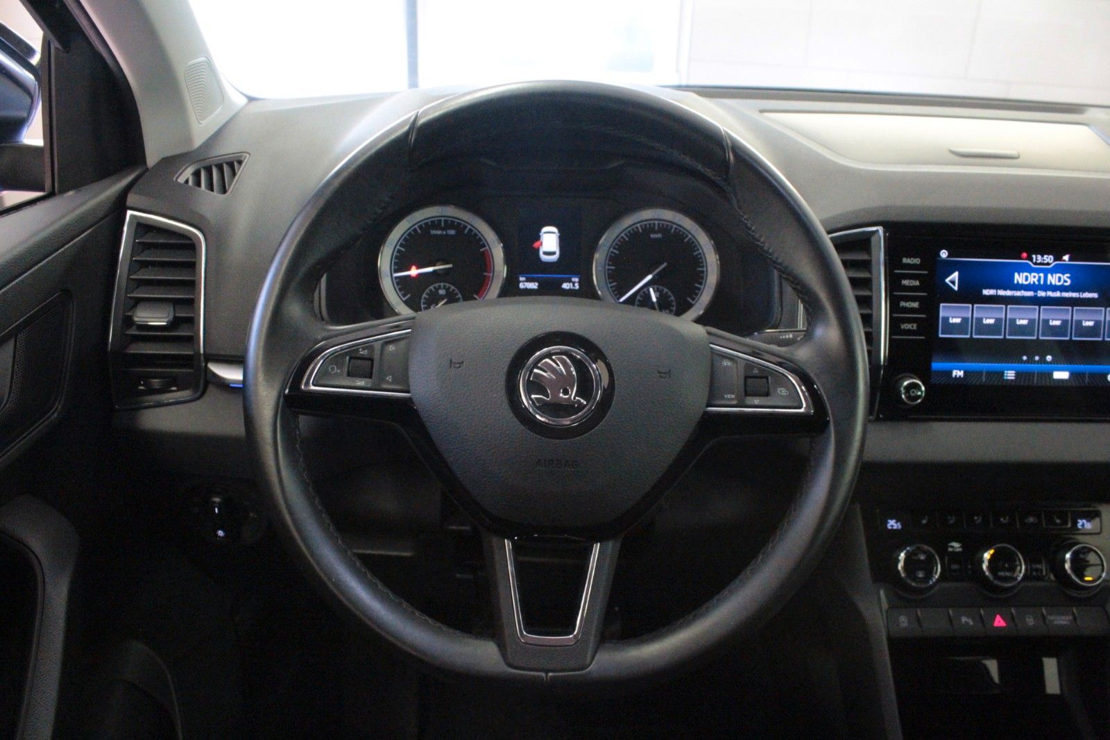 Fahrzeugabbildung SKODA Karoq 1.0 TSI AMBITION  AHK *Allwetter*
