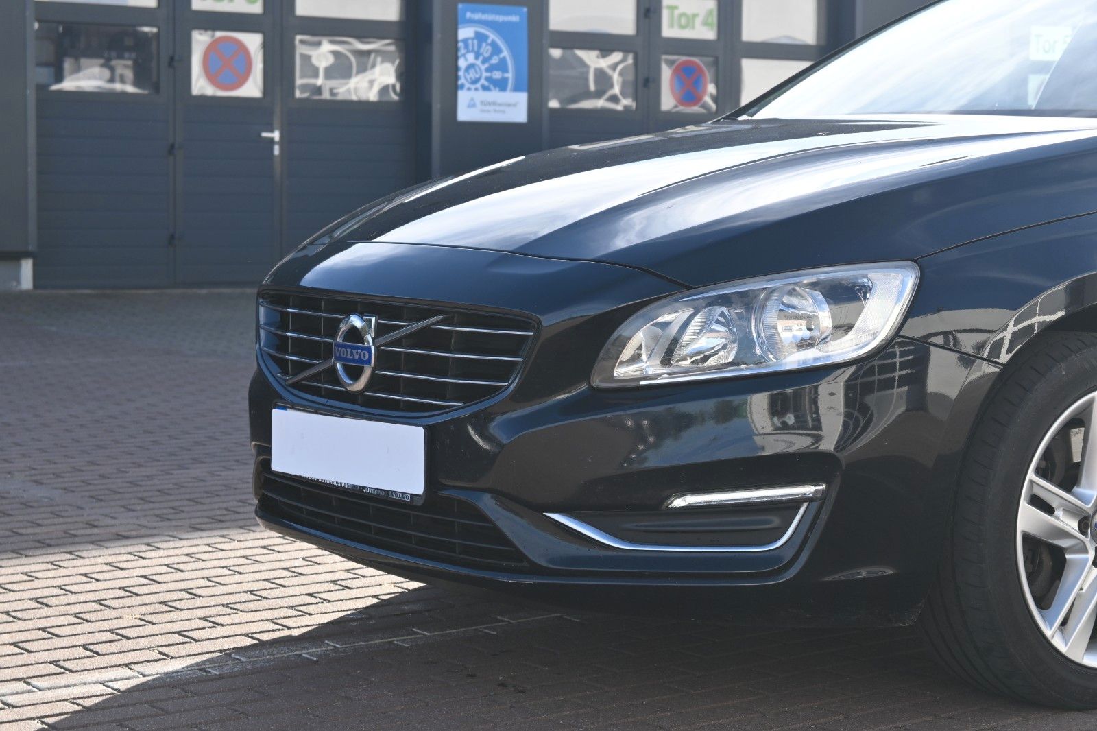 Fahrzeugabbildung Volvo V60 Kombi D6 Summum AWD*NAV*LED*TEMPO*
