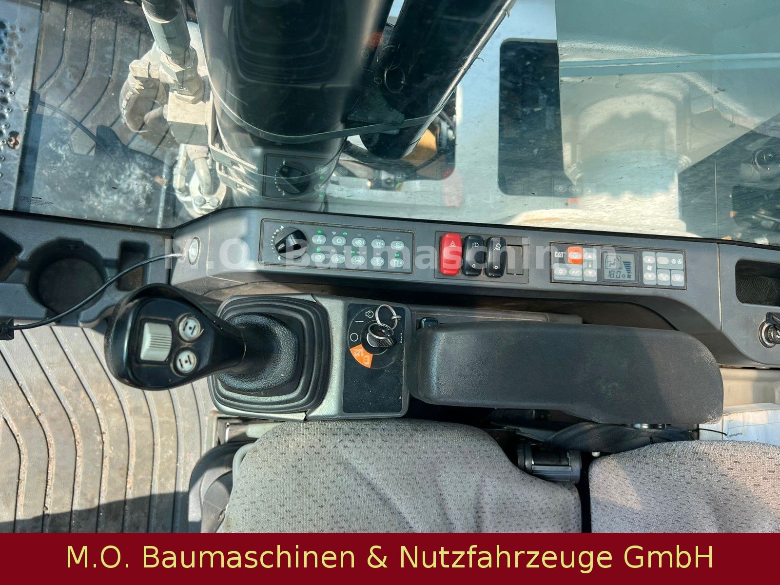 Fahrzeugabbildung CAT MH 3022 / Umschlagbagger /