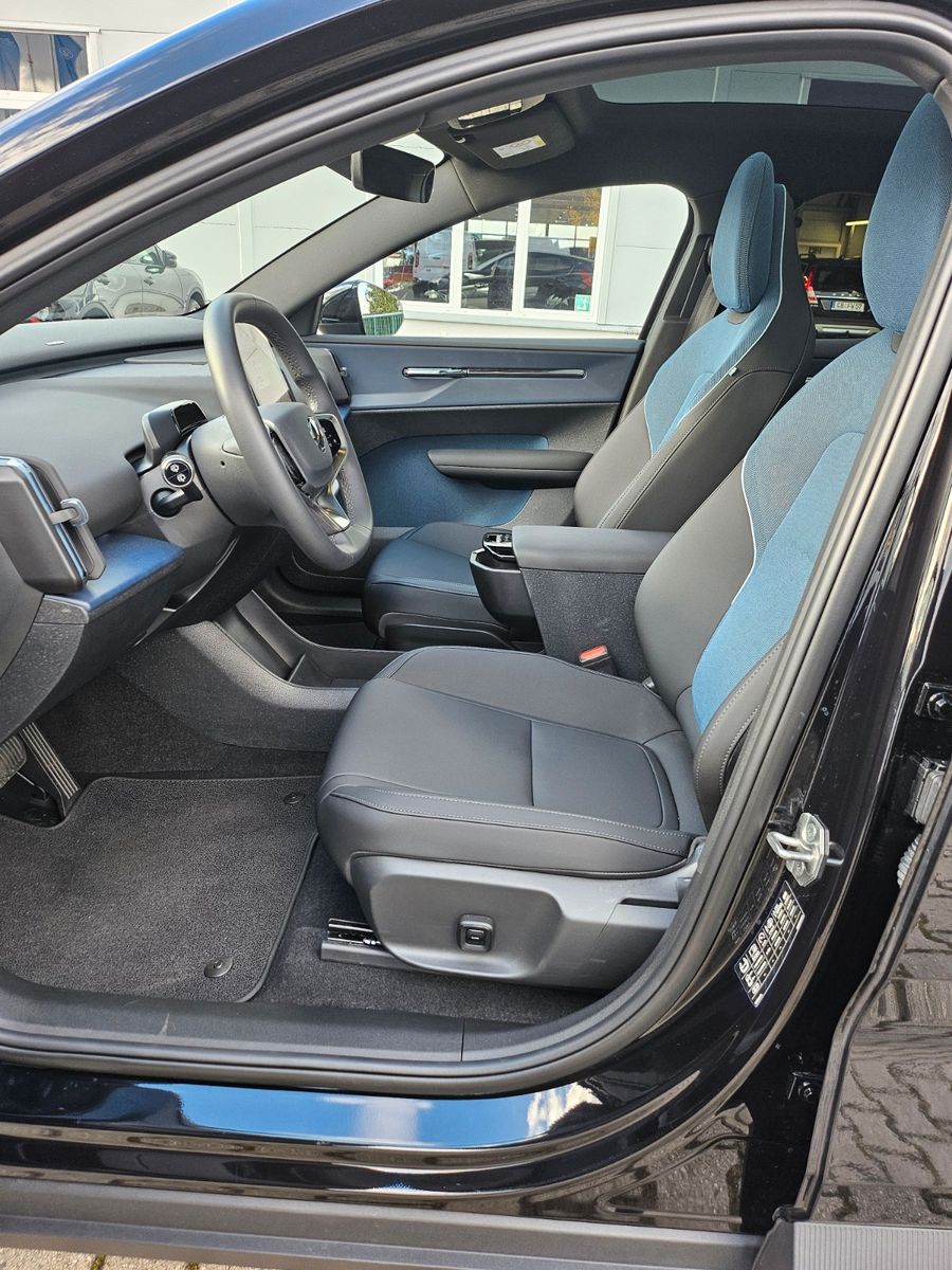 Fahrzeugabbildung Volvo EX30 Ultra 2WD Pure Electric inkl. Winterr.