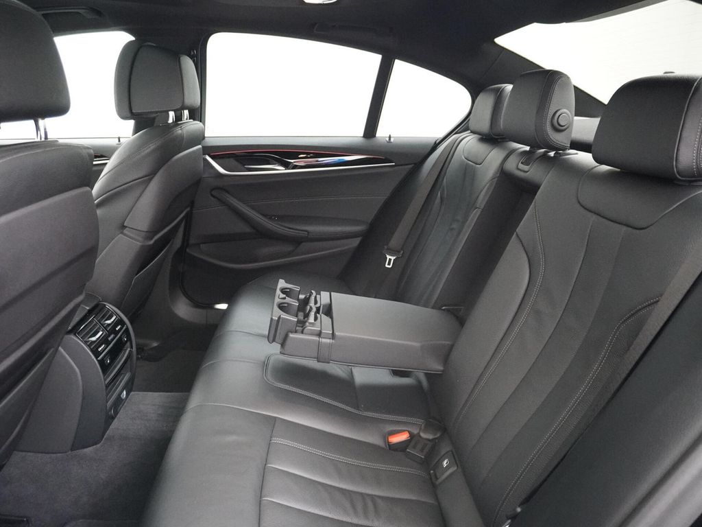 BMW 540 5-serie 540i xDrive High Executive Schiebeda