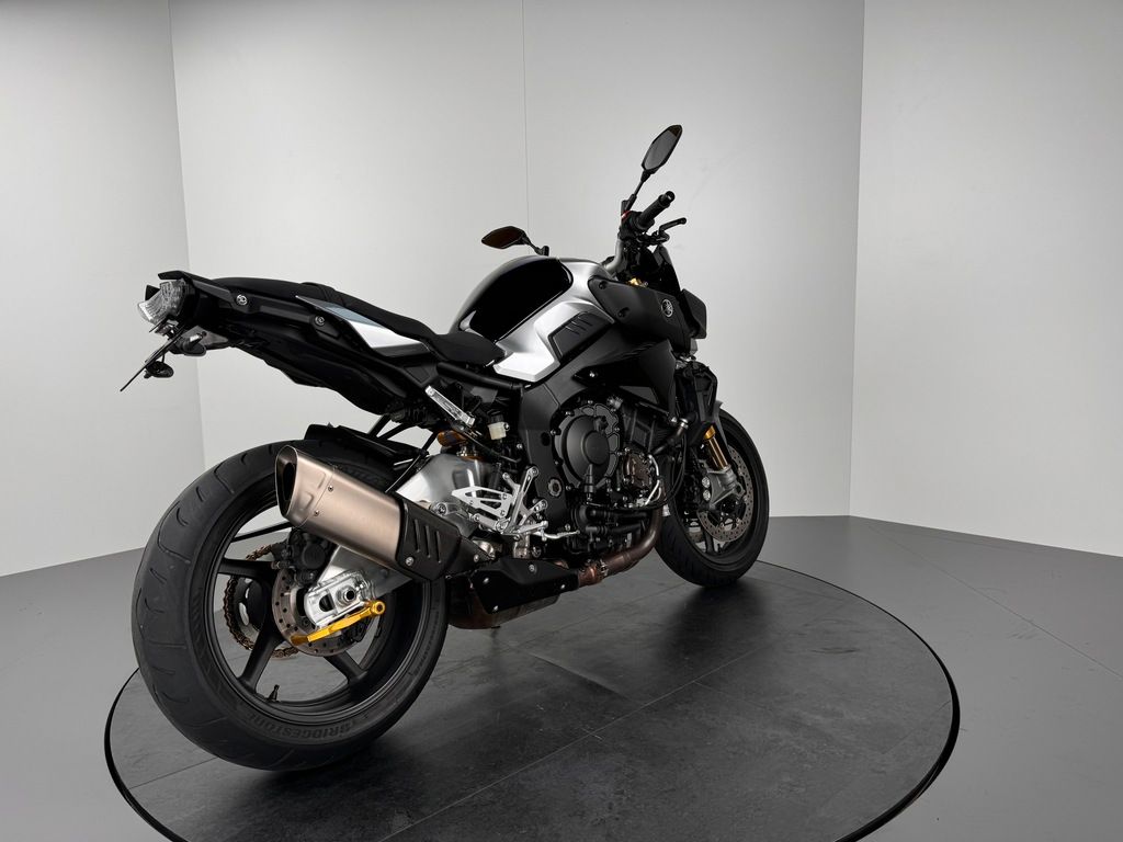 Fahrzeugabbildung Yamaha MT-10 SP *AKRA *1. HAND *SERVICE NEU