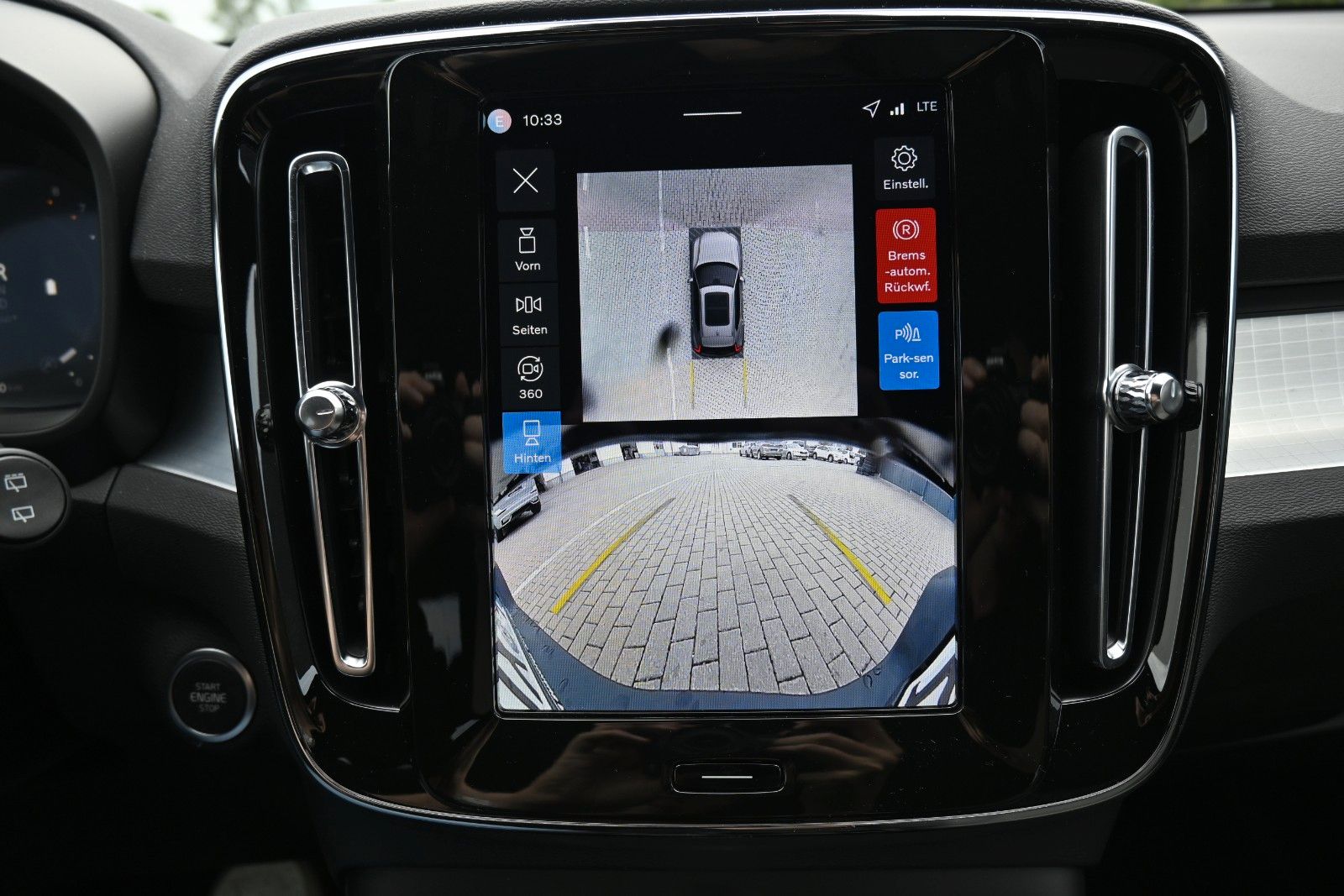 Fahrzeugabbildung Volvo XC40 B3 DKG Plus Dark*STDHZG*360°*H&K*ACC