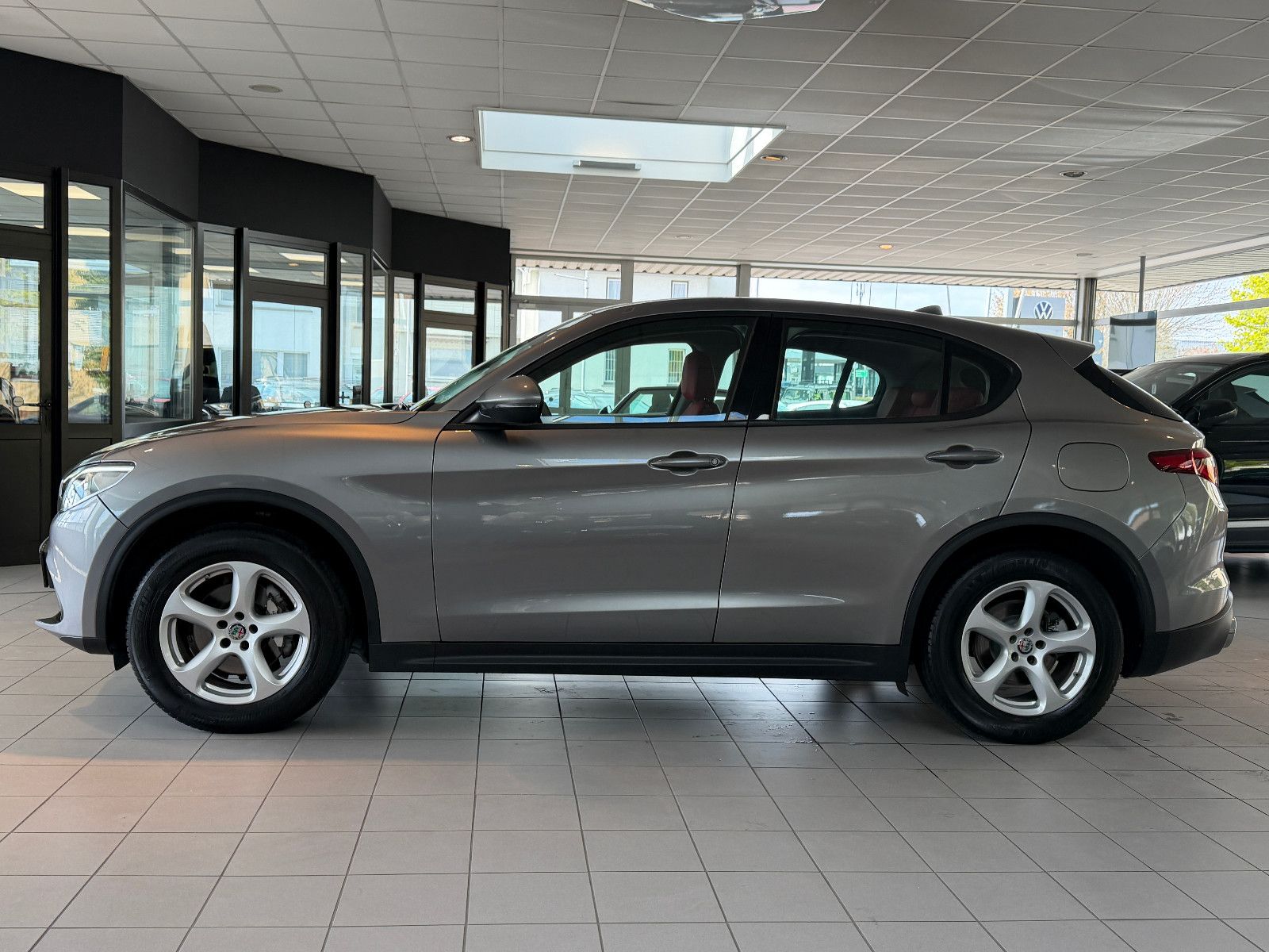 Fahrzeugabbildung Alfa Romeo Stelvio Super Q4/BI-XENON/PDC/AUTOMATIK/SPURHALT
