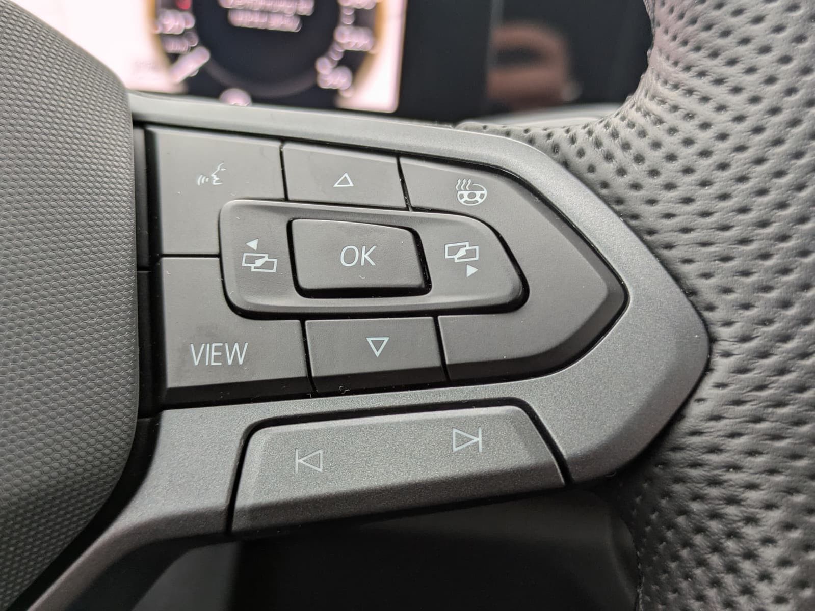 Fahrzeugabbildung Volkswagen Tayron 2.0 TDI 4M R-Line BLACK*7Si*MATRIX*PANO