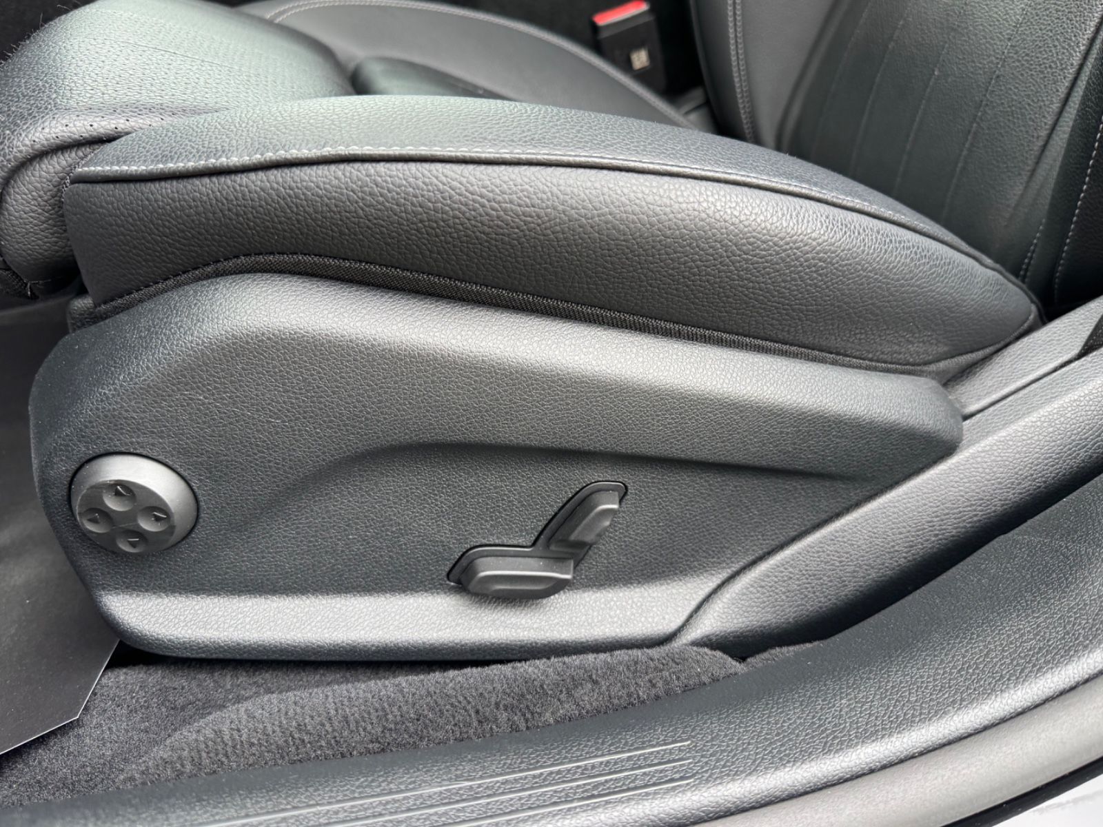 Fahrzeugabbildung Mercedes-Benz E 300 de/Plug-in/Leder/Ambiente/LED/360°Cam/SHZ/