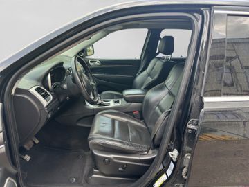 Jeep Grand Cherokee - 12