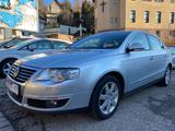 Volkswagen Passat Lim. Highline*1,6FSI*Leder*Xenon*Pdc* - Volkswagen Passat mit Benzin-Antrieb: Limousine, 1.6