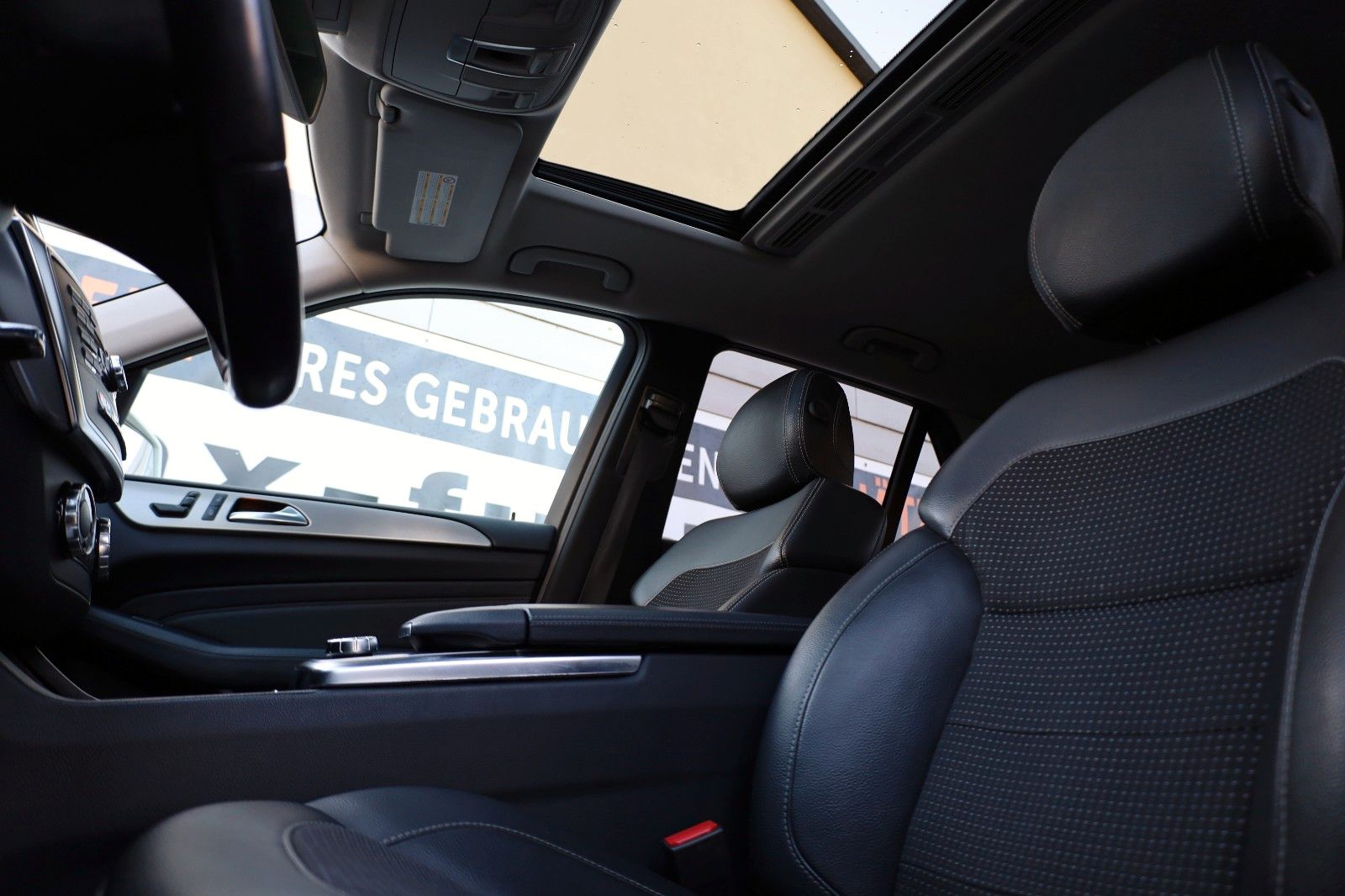 Fahrzeugabbildung Mercedes-Benz ML 250 CDI BT T.Leder,Navi,SD,SH,Park Assist,AHK